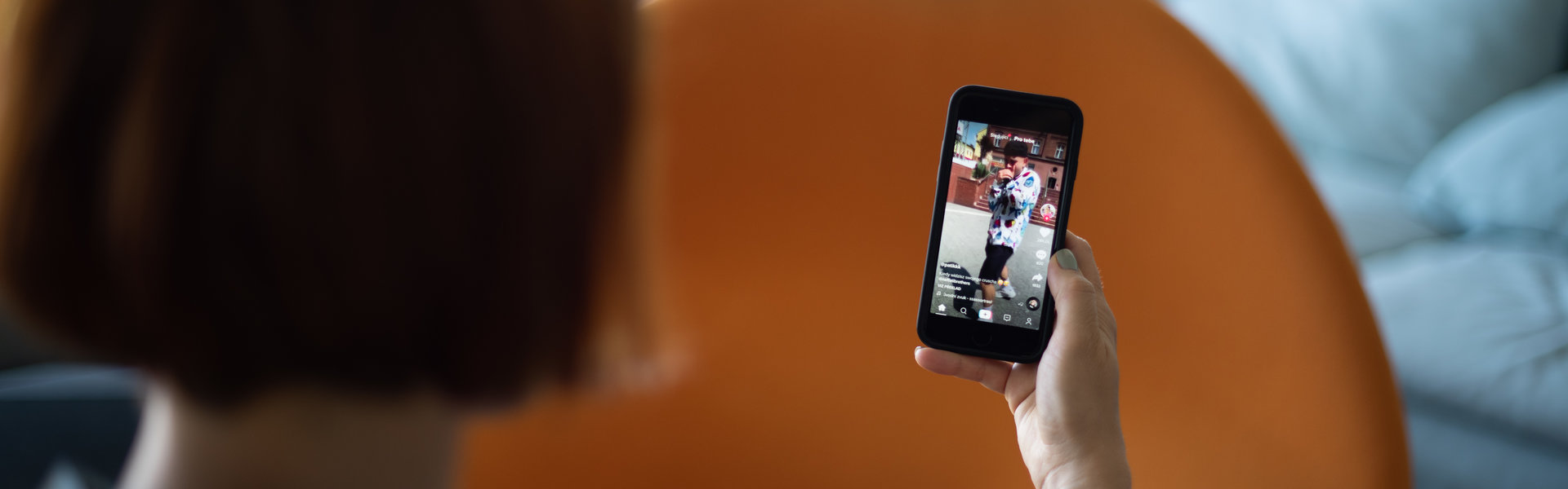 TikTok je na vzestupu, frčí hlavně u teenagerů. V čem tkví kouzlo této sociální sítě, o které se říká, že do světa také vyváží část čínské kultury?