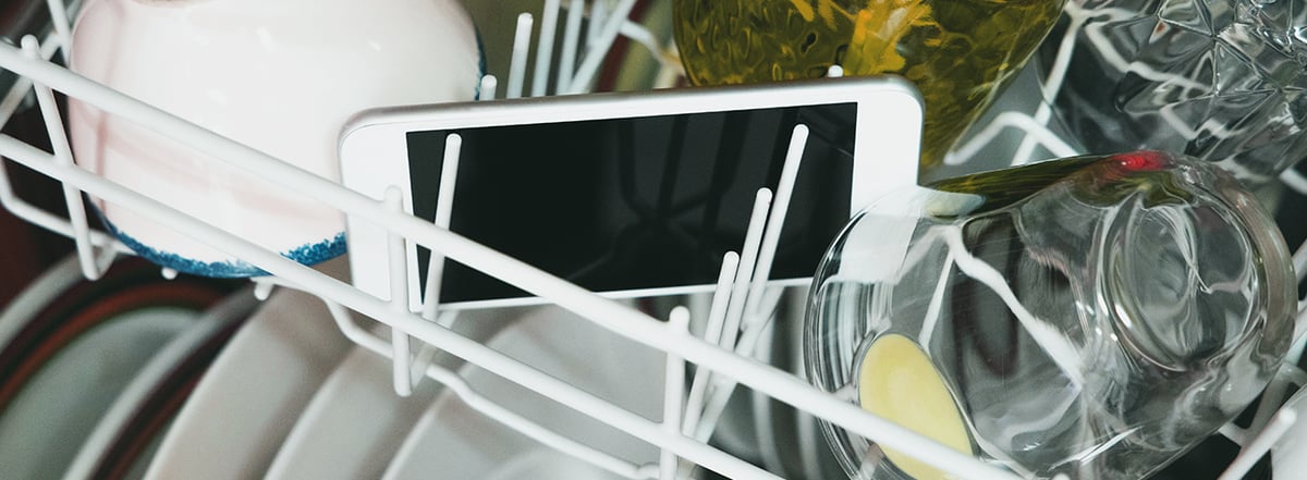 How_to_Clean_Up_Your_iPhone-Hero