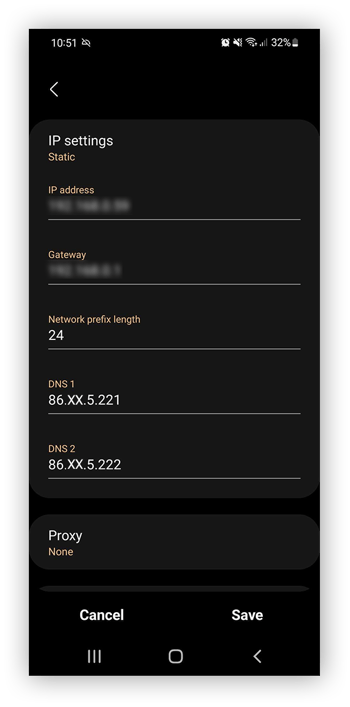 Eingabe der IP-Adressen für den primären und sekundären DNS-Server eines WLAN-Netzwerks unter Android.