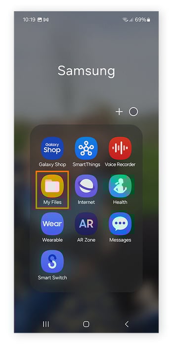 Vaya a Mis archivos en un teléfono Android para buscar y eliminar archivos descargados
