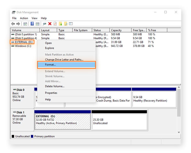 Selecting a drive and reformatting it in the Windows 10 Disk Management tool.