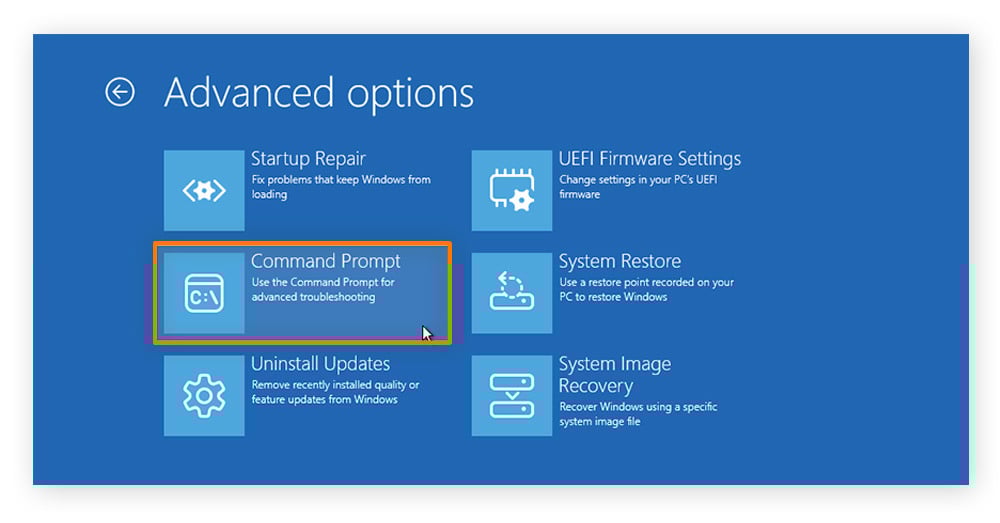 Ein Screenshot, der zeigt, wie die Eingabeaufforderung über das Windows-Wiederherstellungsmedium geöffnet wird