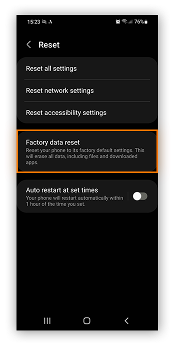 Restaurez les paramètres d’usine de votre appareil Samsung pour éviter les blocages d’applications.