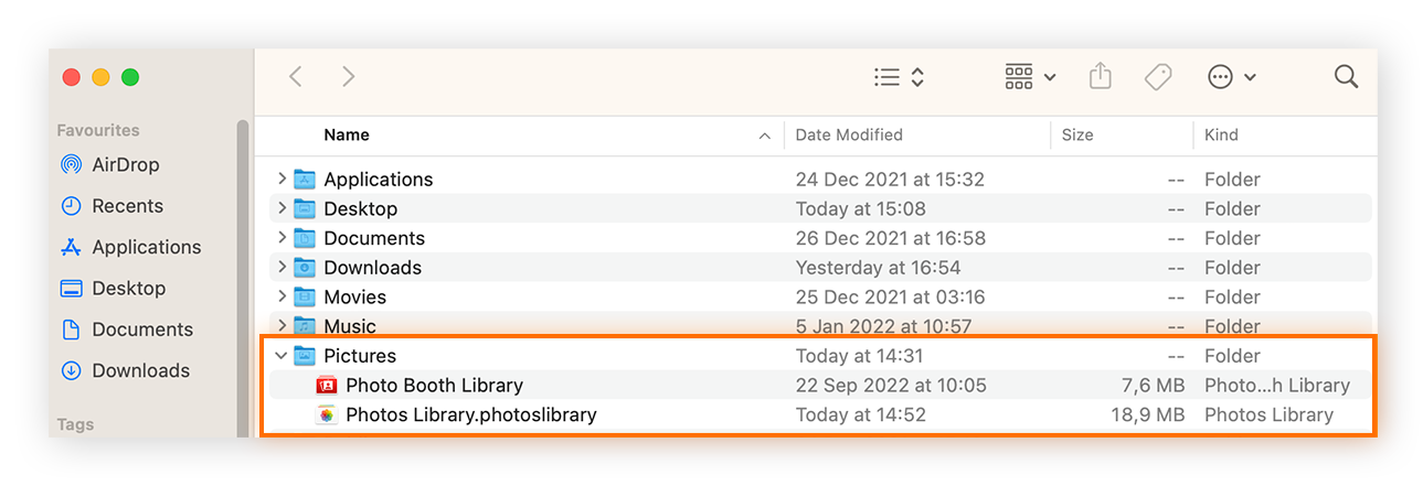 The Pictures folder expanded and highlighted with its contents including Photos Library.