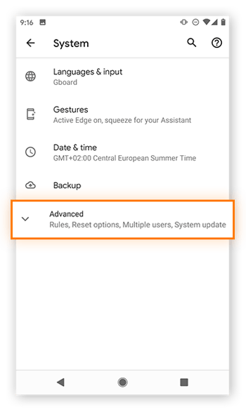 Abrindo as configurações avançadas do sistema no Android.