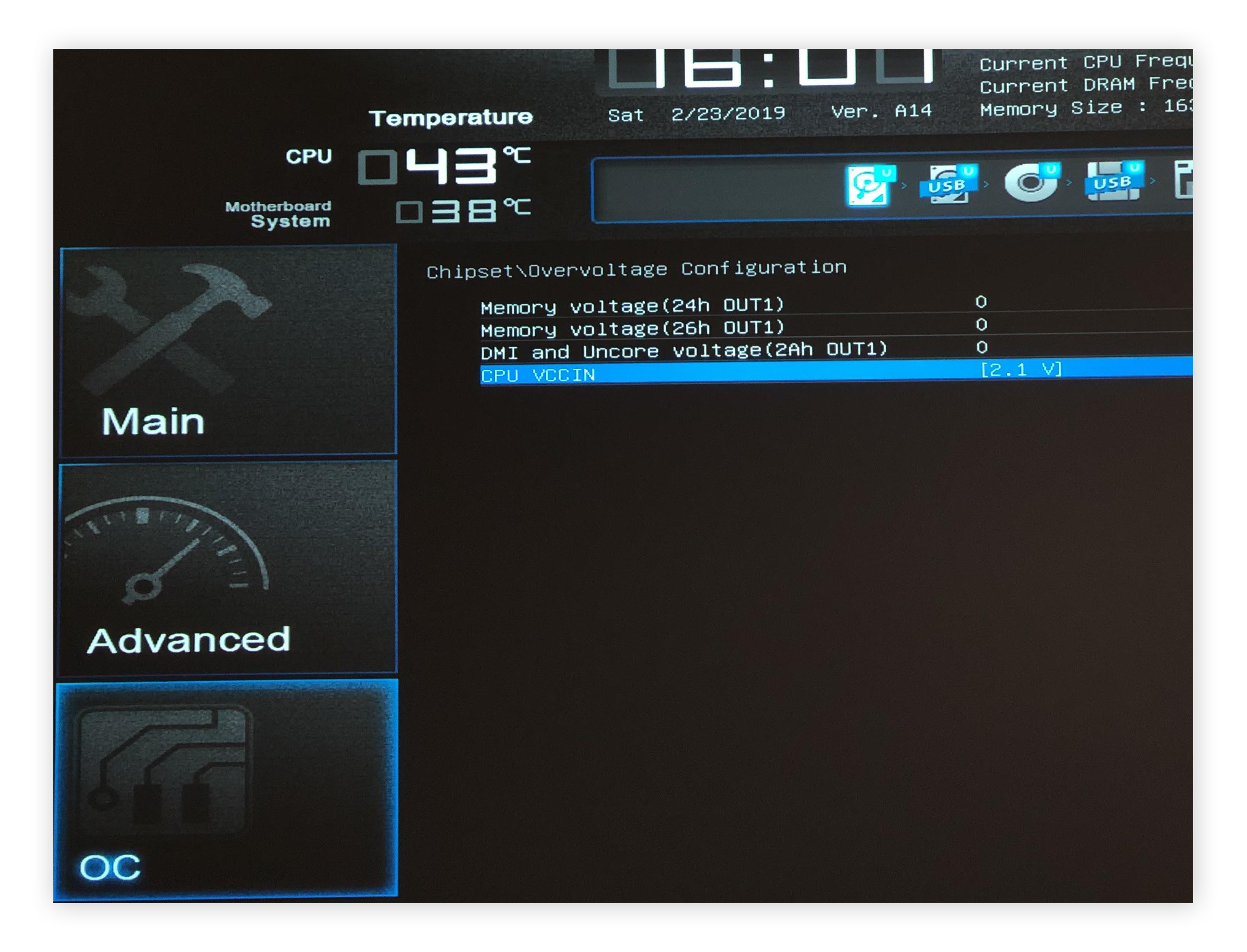 Augmentation de la tension sous votre UEFI/BIOS pour soutenir un overclocking stable.