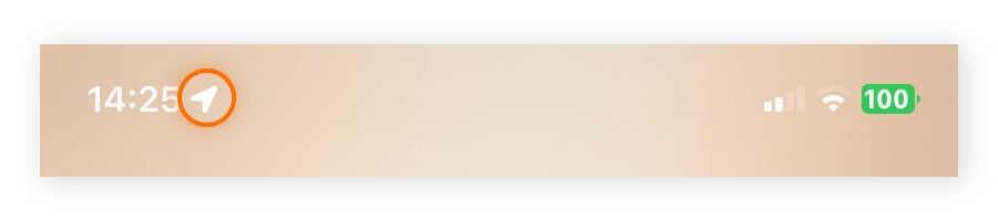 Das Pfeilsymbol zeigt an, dass die Ortungsdienste auf einem iPhone aktiv sind.