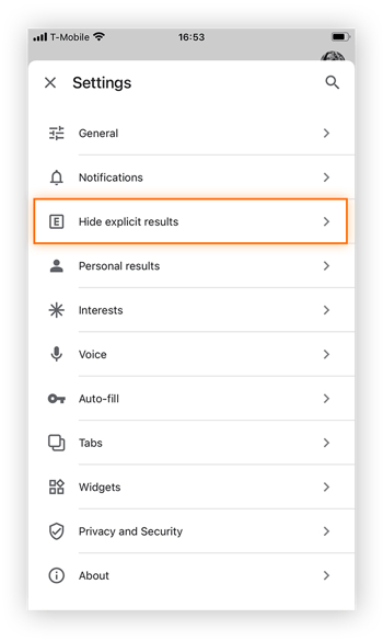 Toque em “Ocultar resultados explícitos” no painel “Configurações” do smartphone