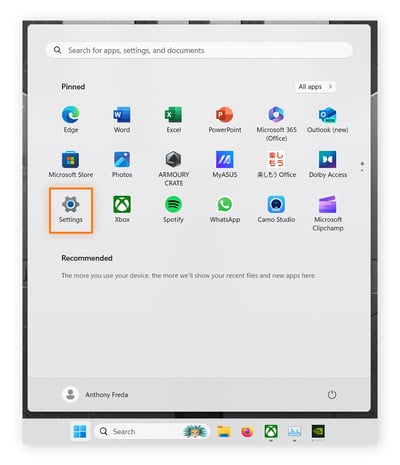 O menu de início está aberto e as Configurações estão realçadas.