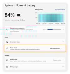 Les paramètres d’alimentation et de batterie dans Windows 11. Le mode Alimentation est encerclé, avec la sélection de l’option Meilleures performances.