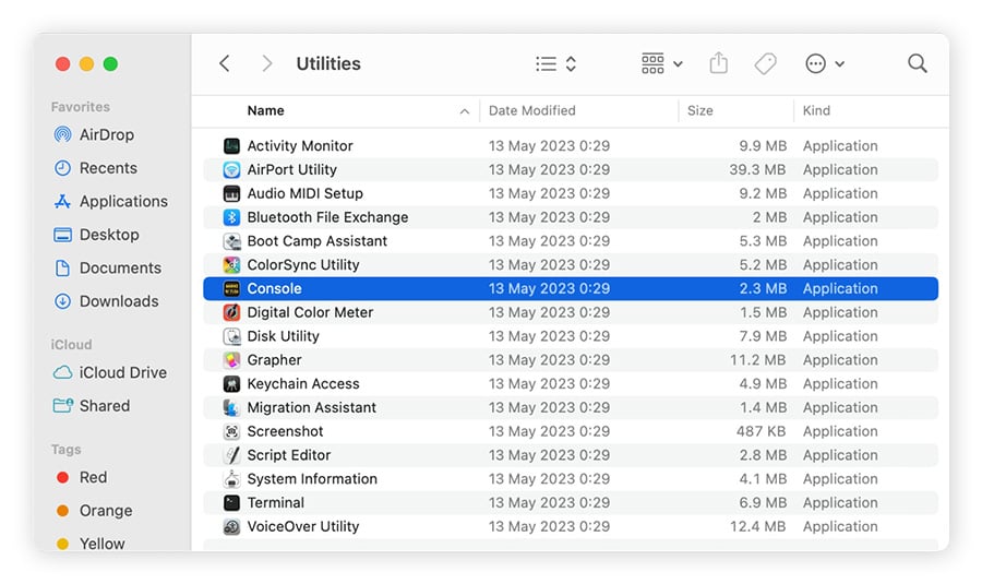 Navegación a la Consola de Mac para ver el historial de incógnito.