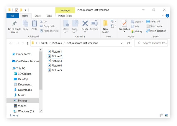 Locating a file in Windows Explorer to remove metadata from a photo.