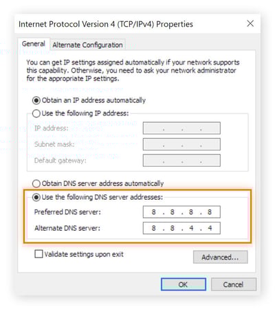 Die IPv4-Einstellungen werden angezeigt. "Folgende DNS-Serveradressen verwenden" ist ausgewählt und unter "Bevorzugter DNS-Server" ist "8.8.8.8" eingetragen. Unter "Alternativer DNS-Server" ist "8.8.4.4" angegeben.